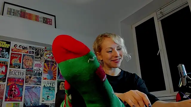 Snapshot of LylithSkye chatting on 4, 1, 2025 LylithSkye online show from 4, 1, 2025