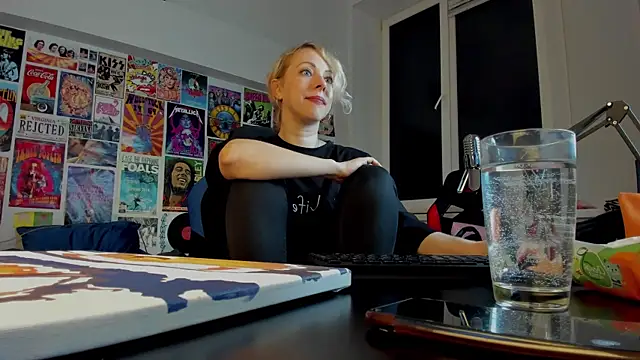Snapshot of LylithSkye chatting on 4, 1, 2025 LylithSkye online show from 4, 1, 2025