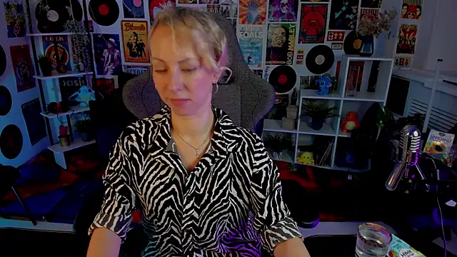 Snapshot of LylithSkye chatting on 5, 1, 2025 LylithSkye online show from 5, 1, 2025