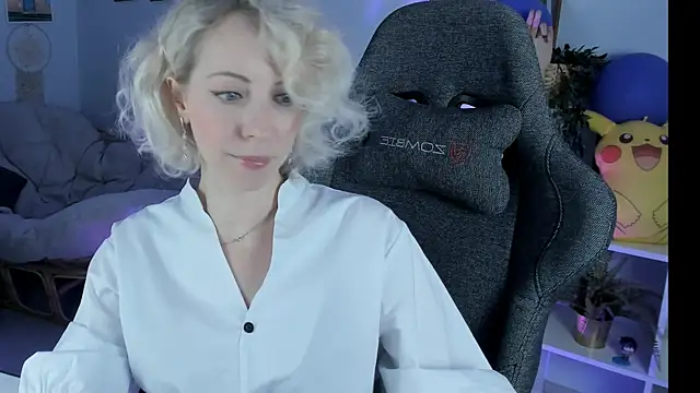 Snapshot of LylithSkye chatting on 1, 2, 2025 LylithSkye online show from 1, 2, 2025