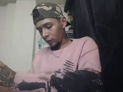 RickyGrey77 online show from 4, 1, 2025