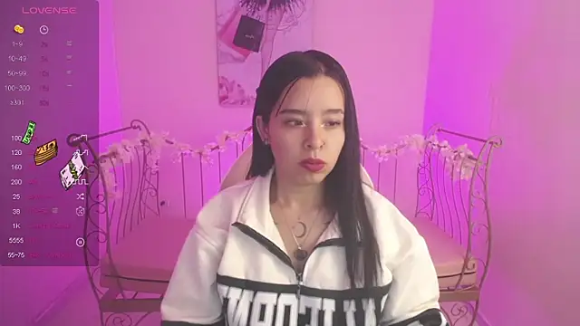 Mia Lopez  online show from 13, 2, 2025