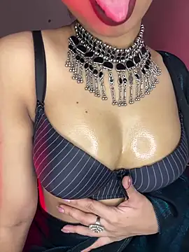 Snapshot of Hot-sexy222 chatting on 4, 11, 2025 Hot-sexy222 online show from 4, 11, 2025