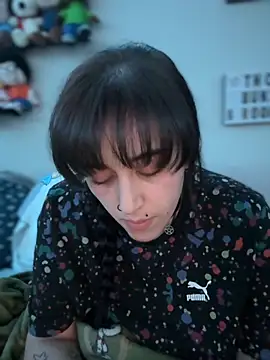 Snapshot of ThicBunz chatting on 13, 11, 2025 ThicBunz online show from 13, 11, 2025