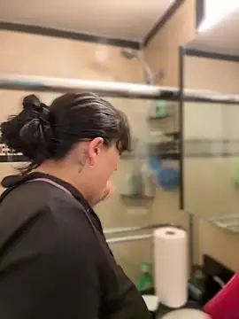 Snapshot of ThicBunz chatting on 22, 11, 2025 ThicBunz online show from 22, 11, 2025