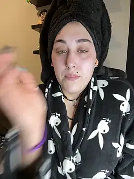 Snapshot of ThicBunz chatting on 30, 11, 2025 ThicBunz online show from 30, 11, 2025