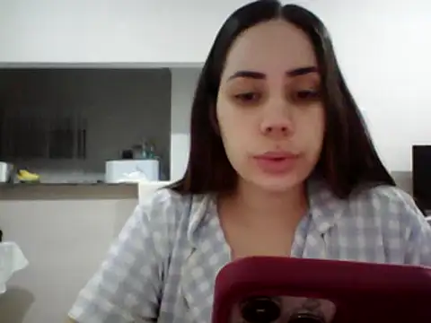 Snapshot of Julinha18 chatting on 17, 12, 2024 Julinha18 online show from 17, 12, 2024