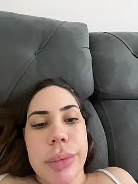 Snapshot of Julinha18 chatting on 7, 3, 2025 Julinha18 online show from 7, 3, 2025