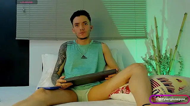Tylergiuseppe  online show from 13, 12, 2024
