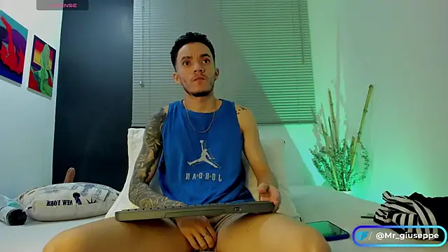 Tylergiuseppe  online show from 23, 12, 2024