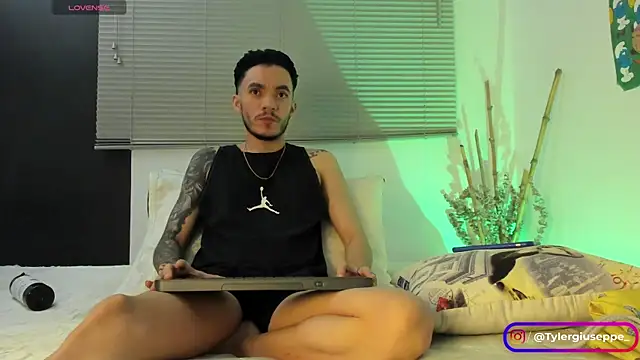 Tylergiuseppe  online show from 17, 1, 2025