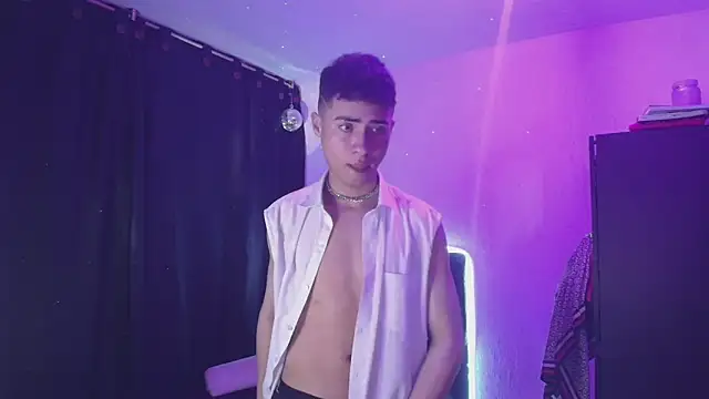 Snapshot of sexybat_twink chatting on 13, 12, 2024 sexybat twink online show from 13, 12, 2024