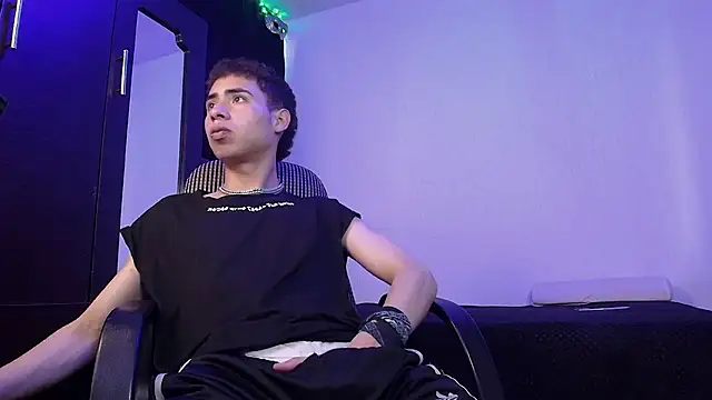 Snapshot of sexybat_twink chatting on 24, 2, 2025 sexybat twink online show from 24, 2, 2025