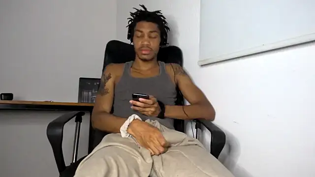 Snapshot of Skinnyblackman chatting on 17, 5, 2026 Skinnyblackman online show from 17, 5, 2026