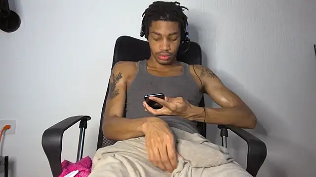 Snapshot of Skinnyblackman chatting on 4, 7, 2026 Skinnyblackman online show from 4, 7, 2026