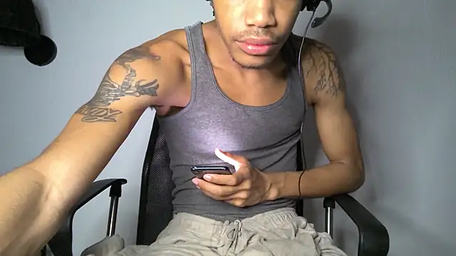 Snapshot of Skinnyblackman chatting on 10, 7, 2026 Skinnyblackman online show from 10, 7, 2026