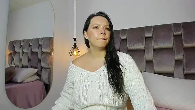 MaiteMarsshall online show from 9, 3, 2025