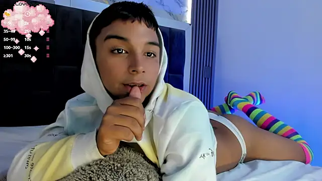 Snapshot of Seductivo_jr chatting on 28, 9, 2025 Seductivo jr online show from 28, 9, 2025