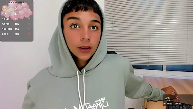 Snapshot of Seductivo_jr chatting on 4, 11, 2025 Seductivo jr online show from 4, 11, 2025