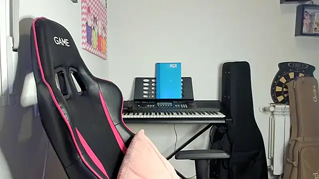 Snapshot of Ama_music chatting on 13, 2, 2026 Ama music online show from 13, 2, 2026