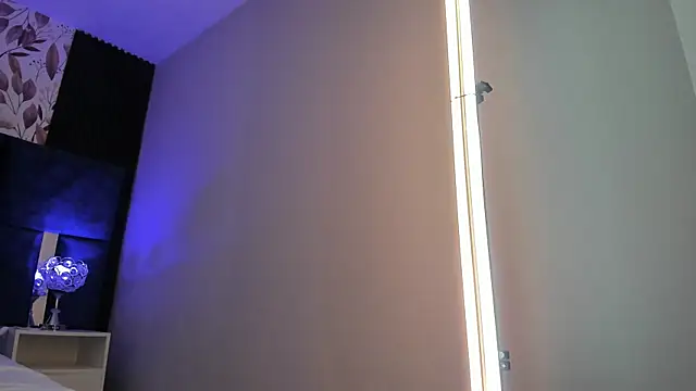 Larabrooks online show from 12, 11, 2025