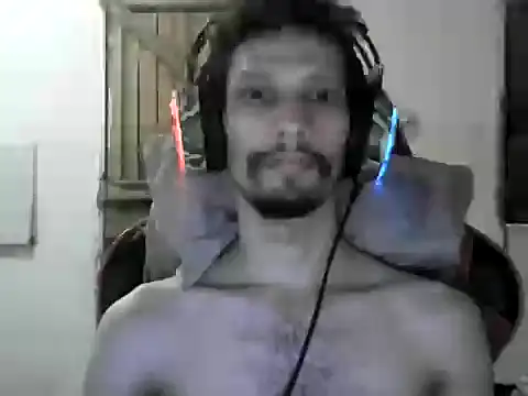 Snapshot of LucasMarcelo85 chatting on 10, 1, 2025 LucasMarcelo85 online show from 10, 1, 2025