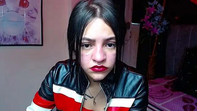 Snapshot of Violettasquirt chatting on 8, 11, 2025 Violettasquirt online show from 8, 11, 2025