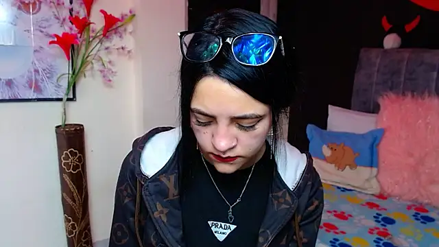 Snapshot of Violettasquirt chatting on 18, 11, 2025 Violettasquirt online show from 18, 11, 2025