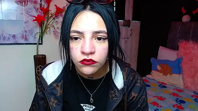 Snapshot of Violettasquirt chatting on 19, 11, 2025 Violettasquirt online show from 19, 11, 2025