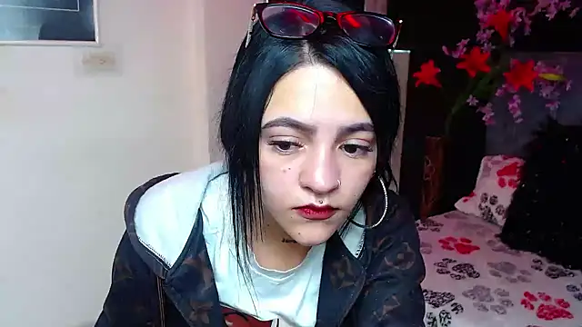 Snapshot of Violettasquirt chatting on 17, 12, 2025 Violettasquirt online show from 17, 12, 2025