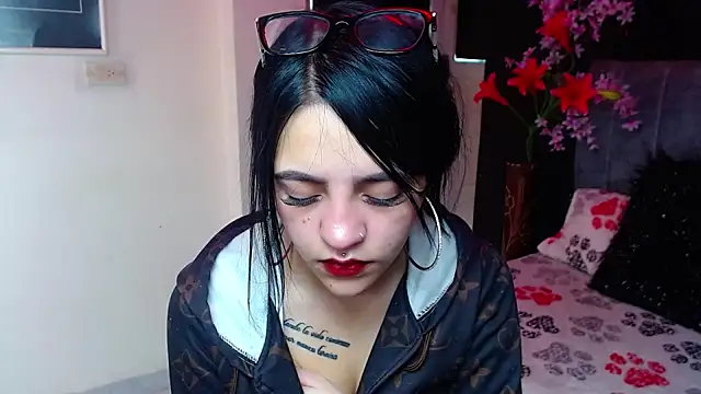 Snapshot of Violettasquirt chatting on 18, 12, 2025 Violettasquirt online show from 18, 12, 2025