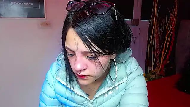 Snapshot of Violettasquirt chatting on 6, 1, 2026 Violettasquirt online show from 6, 1, 2026