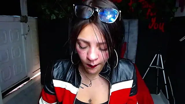 Violettasquirt online show from 9, 5, 2026