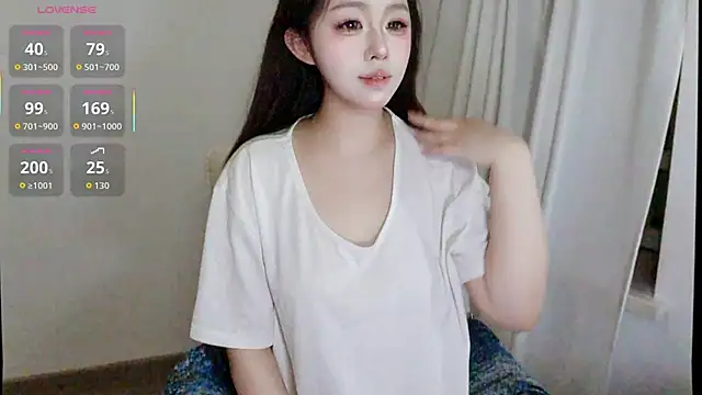 Snapshot of Hazel-11 chatting on 7, 10, 2025 Hazel-11 online show from 7, 10, 2025