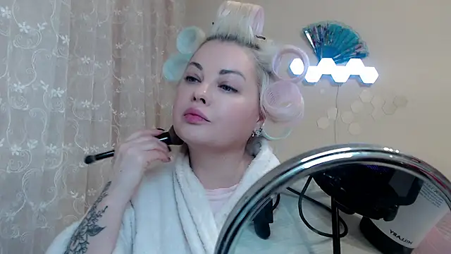 Snapshot of JewellKiss7 chatting on 11, 11, 2025 JewellKiss7 online show from 11, 11, 2025