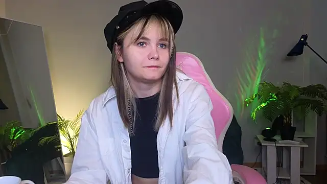 CiriRianonn online show from 28, 9, 2025