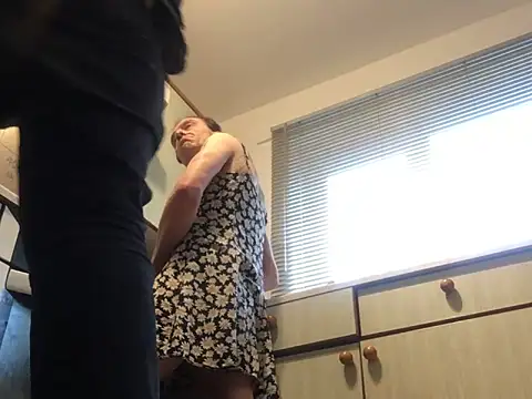 lolaisagoodtime online show from 15, 2, 2025