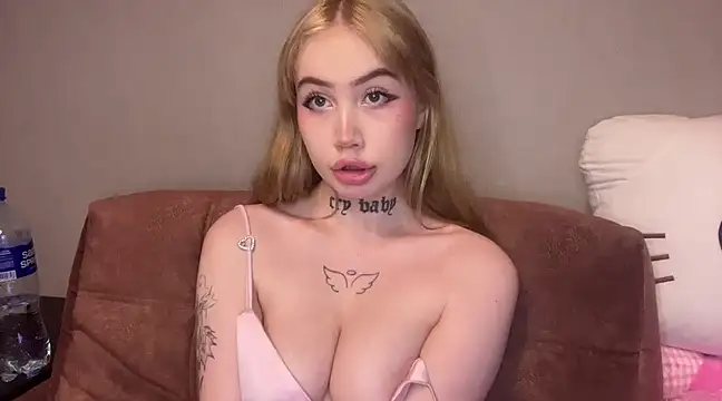 Snapshot of hanna_cry_baby chatting on 18, 2, 2025 hanna cry baby online show from 18, 2, 2025