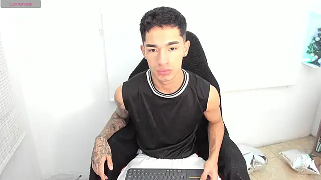 Snapshot of Damon__333 chatting on 8, 1, 2025 Damon  333 online show from 8, 1, 2025