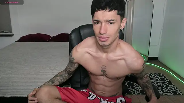 Snapshot of Damon__333 chatting on 8, 4, 2026 Damon 333 online show from 8, 4, 2026