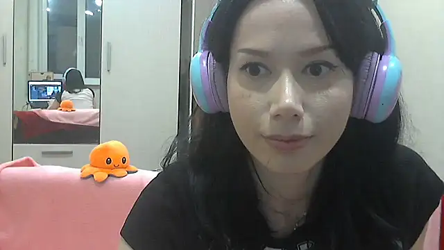 Snapshot of SashaGrinch chatting on 2, 2, 2025 SashaGrinch online show from 2, 2, 2025