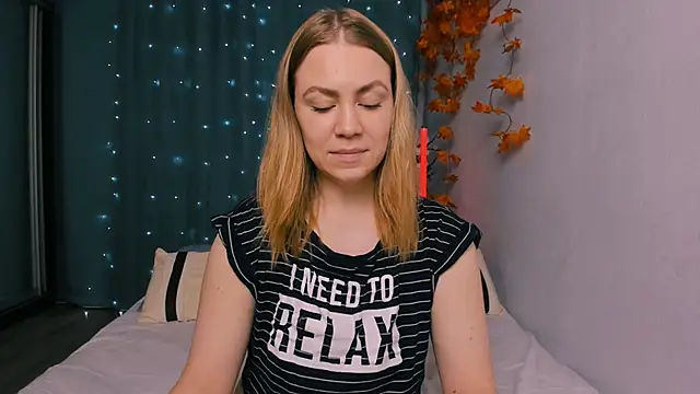 InsatiableFoxX online show from 2, 11, 2025