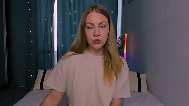 InsatiableFoxX online show from 16, 7, 2026