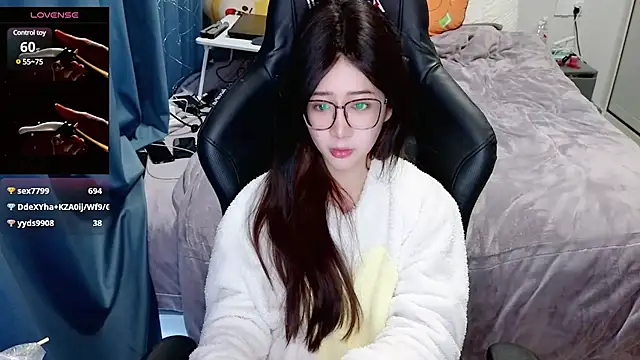 Snapshot of Angelababy001 chatting on 13, 1, 2025 Angelababy001 online show from 13, 1, 2025