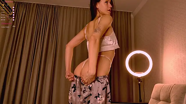 Snapshot of Alice__grace chatting on 13, 11, 2025 Alice grace online show from 13, 11, 2025