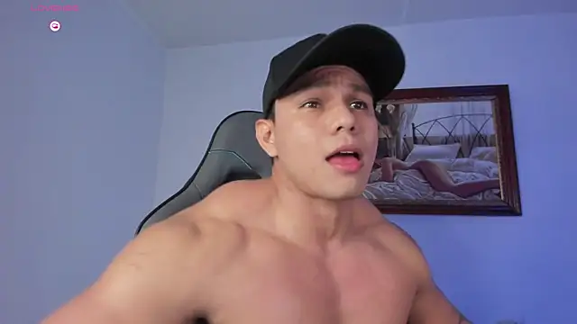 Snapshot of RoyConstance chatting on 1, 4, 2026 RoyConstance online show from 1, 4, 2026