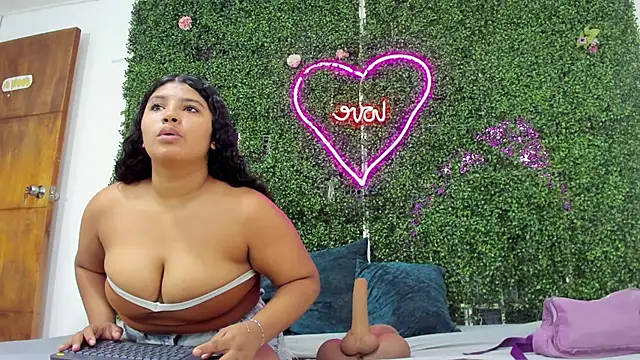 valentina 0  online show from 1, 12, 2025