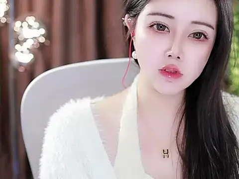 Qiaoqiao  online show from 8, 1, 2025