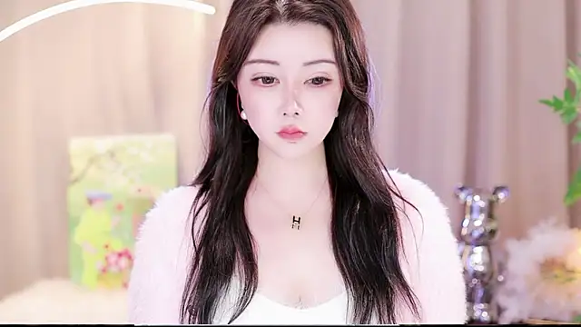 Qiaoqiao  online show from 13, 1, 2025