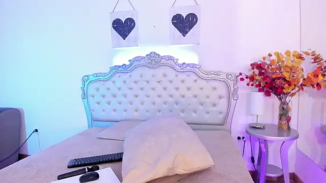 Snapshot of NiaColusi chatting on 11, 2, 2025 NiaColusi online show from 11, 2, 2025